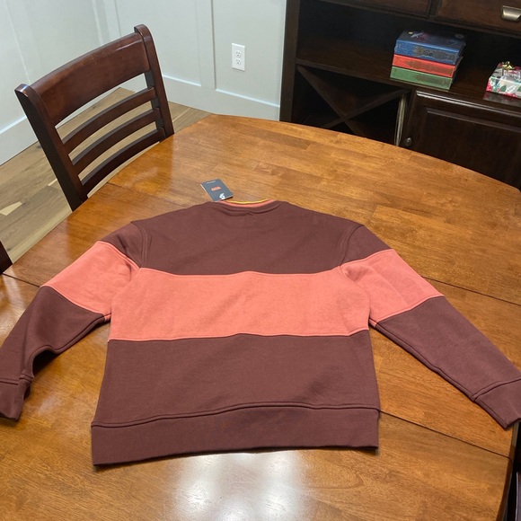Levi’s women’s retro sweater NWT - Picture 2 of 3